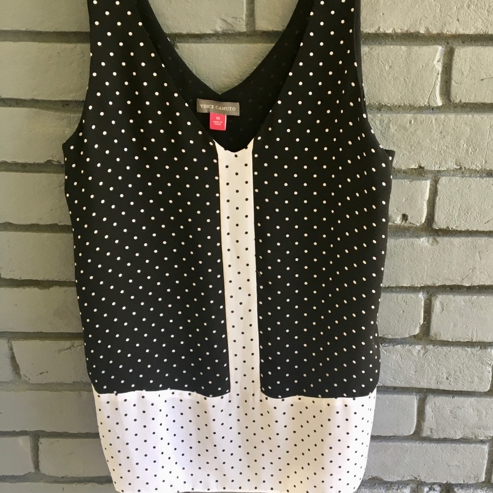 Vince Camuto polka dot top. SZ XS